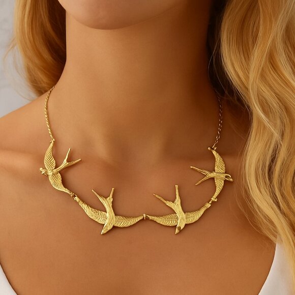 18k Sparrow Necklace - Picture 2 of 2